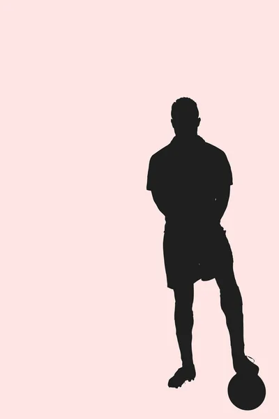 Piłkarz stojący z piłką — Zdjęcie stockowe