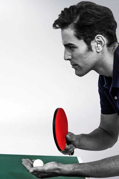 Männlicher Athlet beim Tischtennis — Stockfoto