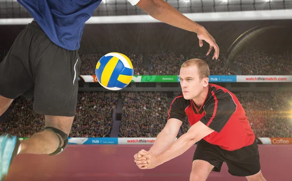 Sporters volleyballen — Stockfoto