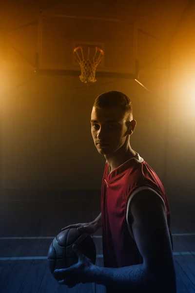 Giocatore di basket in possesso di palla — Foto Stock