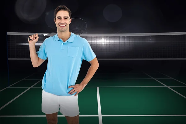 Jugador de bádminton de pie con la mano en la cadera — Foto de Stock