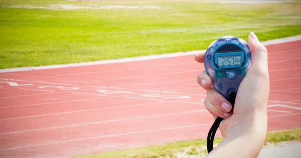 Frau mit Chronometer zur Leistungsmessung — Stockfoto