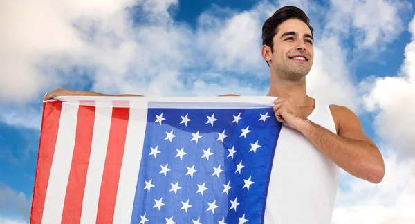 Sportovec pózuje s americkou vlajkou — Stock fotografie