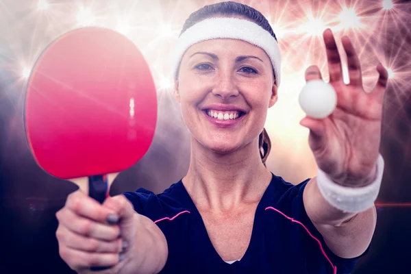 Atleta che tiene paddle da ping pong — Foto Stock