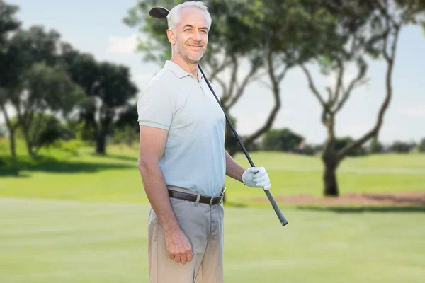 Hombre jugando al golf —  Fotos de Stock
