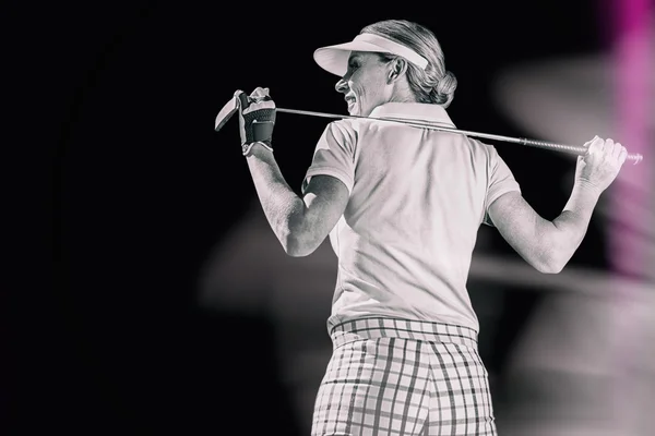 Vrouw golfen — Stockfoto