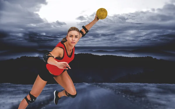 Athlete throwing handball — Stock Photo, Image