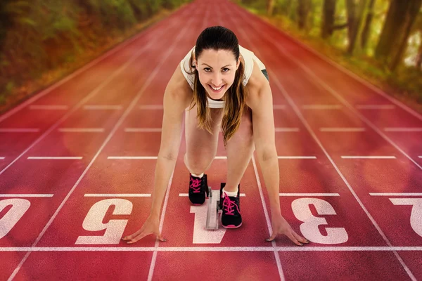 Mulher atleta em posição pronta para correr — Fotografia de Stock
