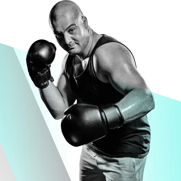 Боксёр, занимающий боксерскую позицию — стоковое фото