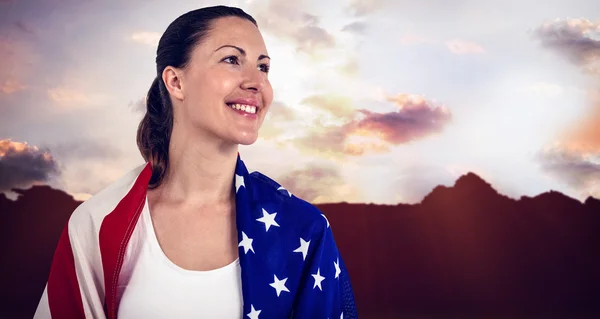 Atleta con bandera americana envuelta — Foto de Stock