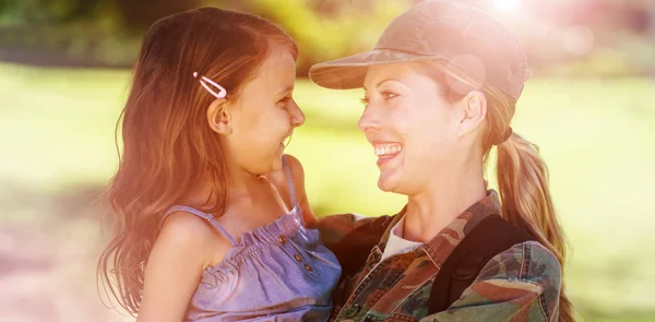 Soldier mother hugging her daughter — Stock Photo, Image