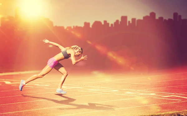 Mulher desportiva correndo — Fotografia de Stock