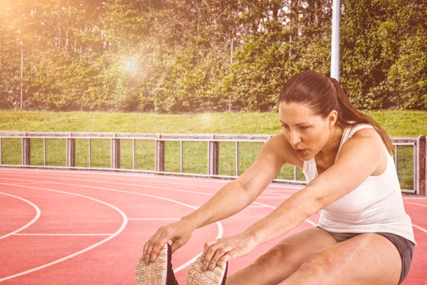 Sportovec žena dělá protahovací cvičení — Stock fotografie