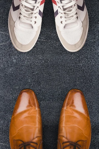 Focus van bruin kleding schoenen — Stockfoto