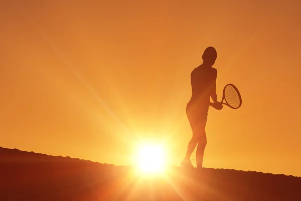 Atleta femenina jugando tenis —  Fotos de Stock