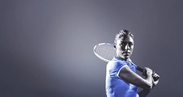 Tennisspiller som spiller tennis med en racket – stockfoto