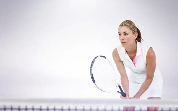 Atleta jugando al tenis con una raqueta — Foto de Stock