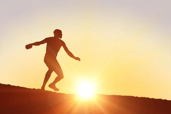 Athlete man throwing a discus — Stock Photo, Image