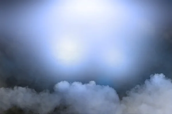 Туманное небо с огнями — стоковое фото
