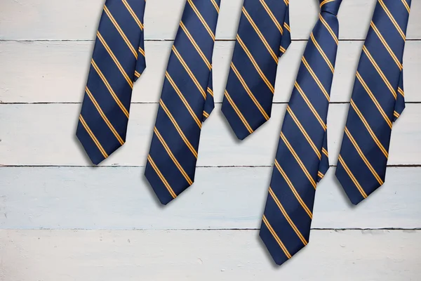 Blaue Krawatten mit diagonalen Linien — Stockfoto