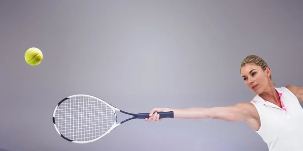 Sportovec, hraje tenis s rakety — Stock fotografie