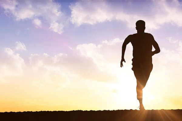 Imagen compuesta del hombre en forma corriendo — Foto de Stock