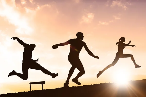 Siluetas de deportistas practicando — Foto de Stock