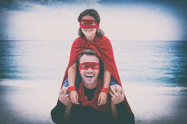 Батько і син в костюмі супергероя — стокове фото