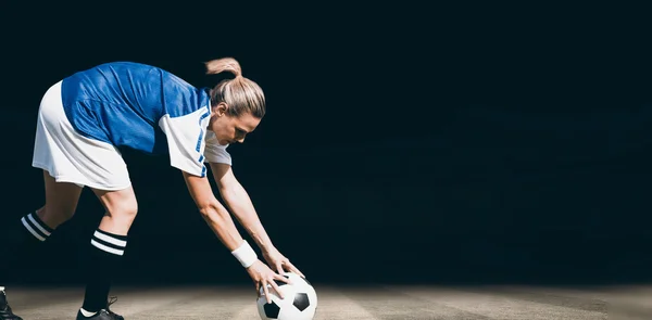 Årets idrottskvinna spela fotboll — Stockfoto