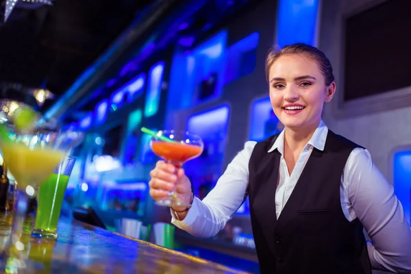 Bartender holding cocktail glass — Stock Photo, Image