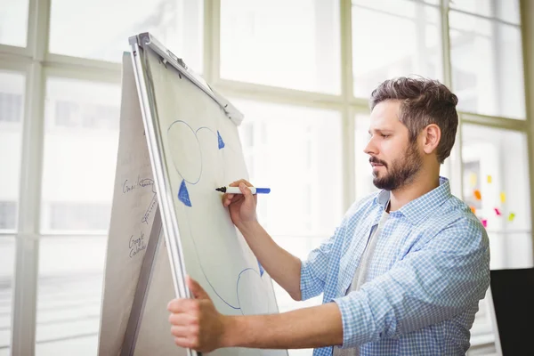 Businessman drawing diagram on whiteboard — Stock Photo, Image