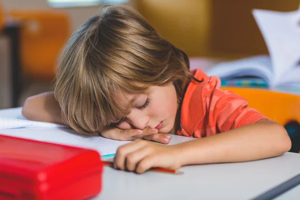 Primo piano di carino ragazzo dormire — Foto Stock