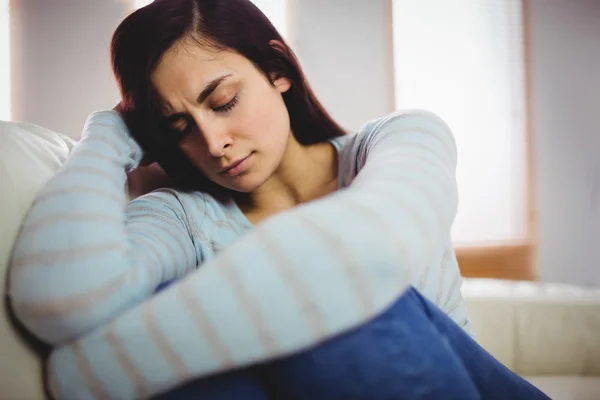 Triste mujer yooung en casa —  Fotos de Stock