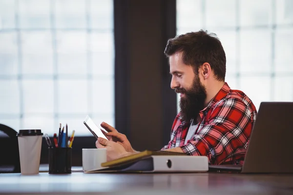 Hipster using tablet computer at desk — Stock Photo, Image