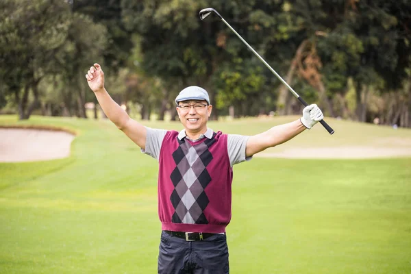 Golfer verhogen van zijn armen — Stockfoto