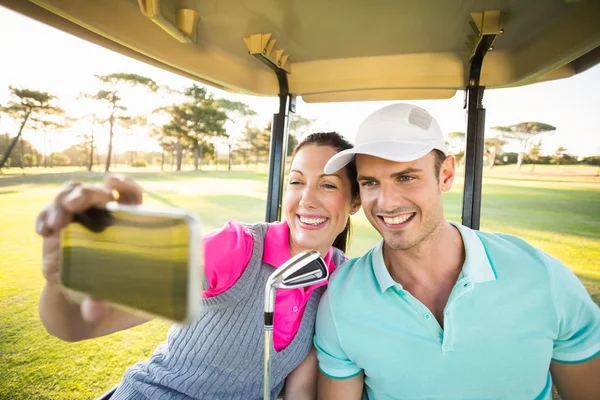 Golfer paar nemen zelfportret — Stockfoto