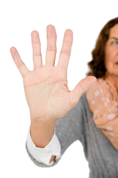 Mujer mostrando señal de stop — Foto de Stock