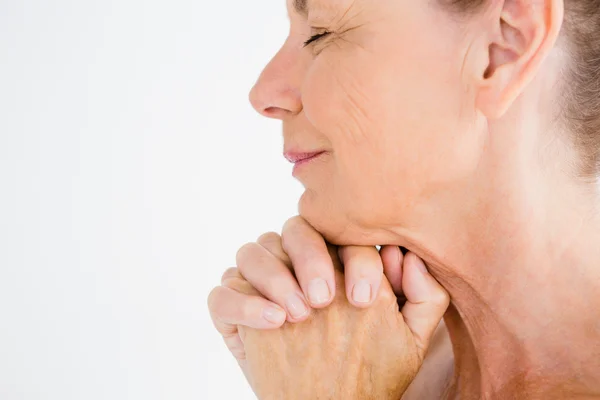 Reife Frau betet — Stockfoto