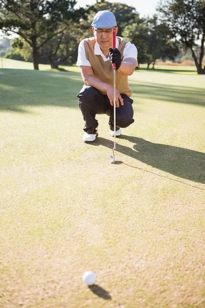 Sportsman analysing the field — Stock Photo, Image