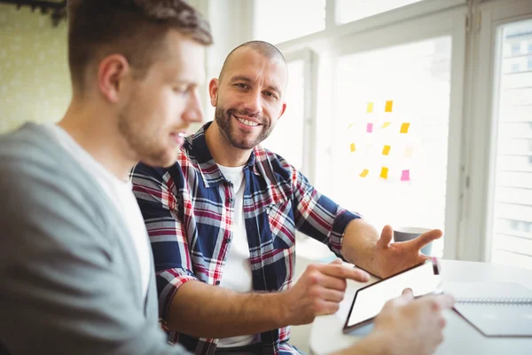 Businessman with colleague using tablet — Stock Photo, Image