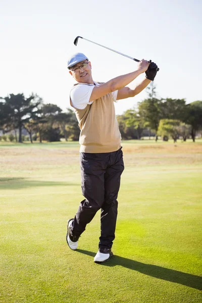 Sportif jouant au golf — Photo