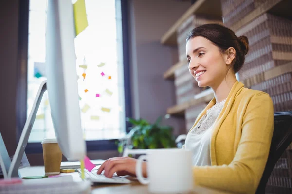 Creative businesswoman working in office — Stock Photo, Image