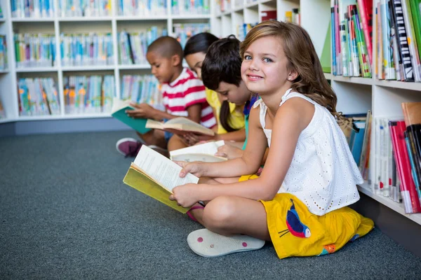 Students sitting at library in school — Stock Photo, Image
