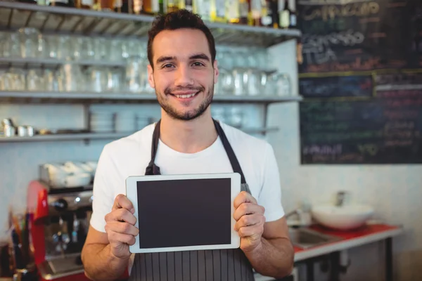 Barista εκμετάλλευση κενό πίνακα κιμωλίας — Φωτογραφία Αρχείου