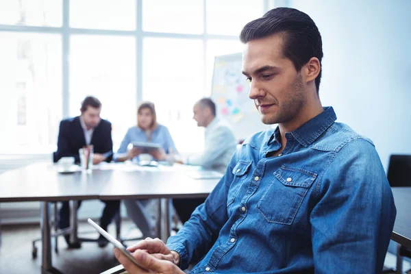 Businessman using digital tablet — Stock Photo, Image