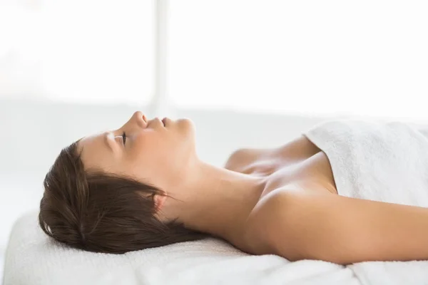 Woman relaxing at spa — Stock Photo, Image