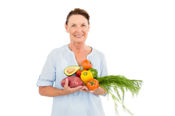 Nő gazdaság gyümölcs- és zöldségfélék — Stock Fotó