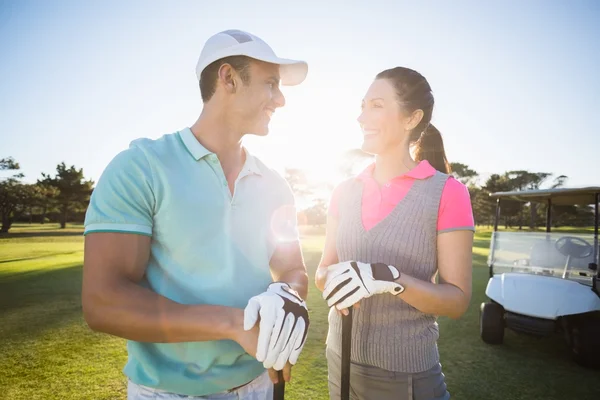 Veselá golfové hráče pár — Stock fotografie