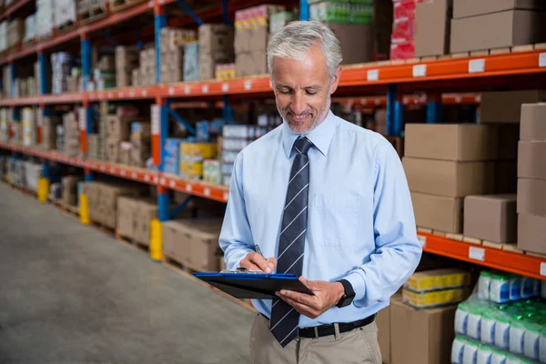 Worker holding clibpoard — Stock Photo, Image