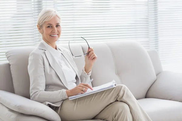 Happy therapist in office — Stock Photo, Image